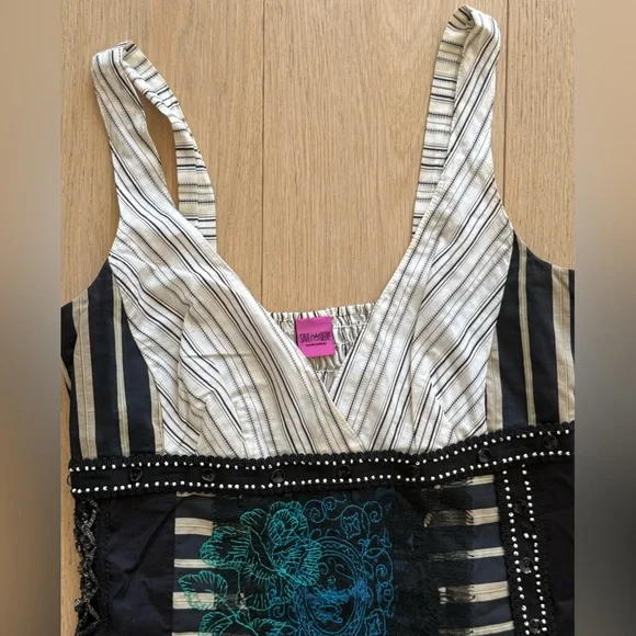 BNWOT Save The Queen! Rare Italian Designer Dress Made in Italy Embroidered Lace - Picture 6 of 11